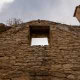 La parte centrale � invece databile tra il X e il XIII secolo, quando fu ampliato l�edificio precedente aggiungendovi un ulteriore ingresso ad arco a tutto sesto sormontato da un timpano sagomato a gradini